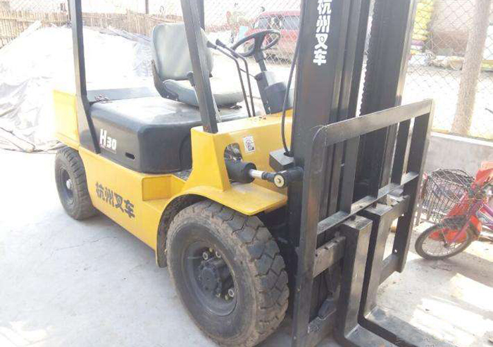 叉车应用在工地建设