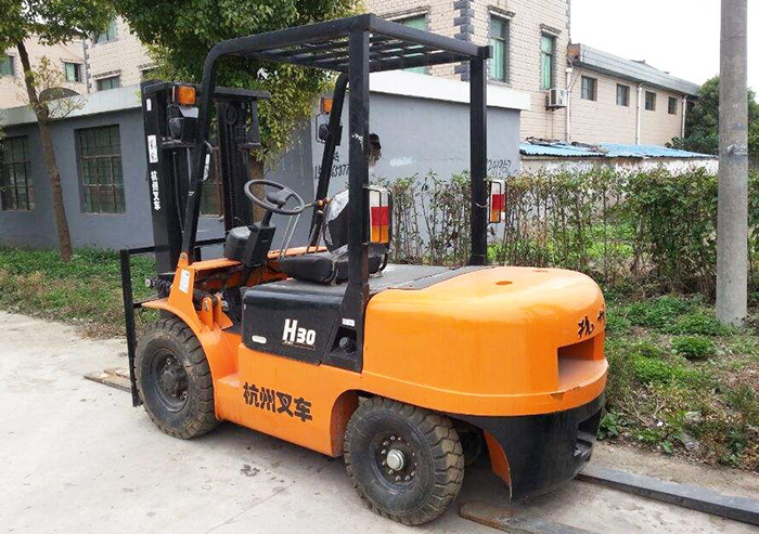 叉车应用在城市绿化建设